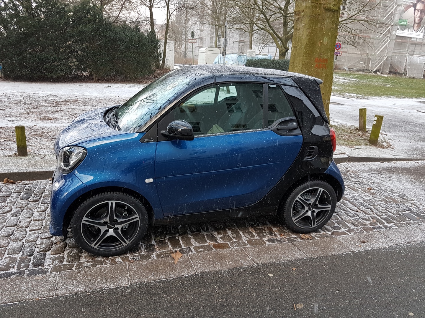 Unser Schlumpf mit Winterrädern bei bestem OWL-Wetter.