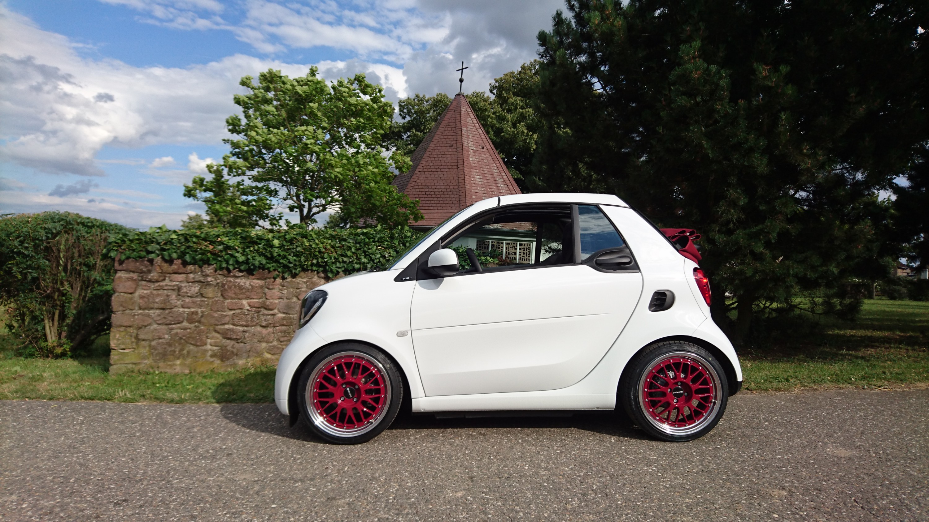 Unser Smart Cabrio mit neuem Schuhwerk