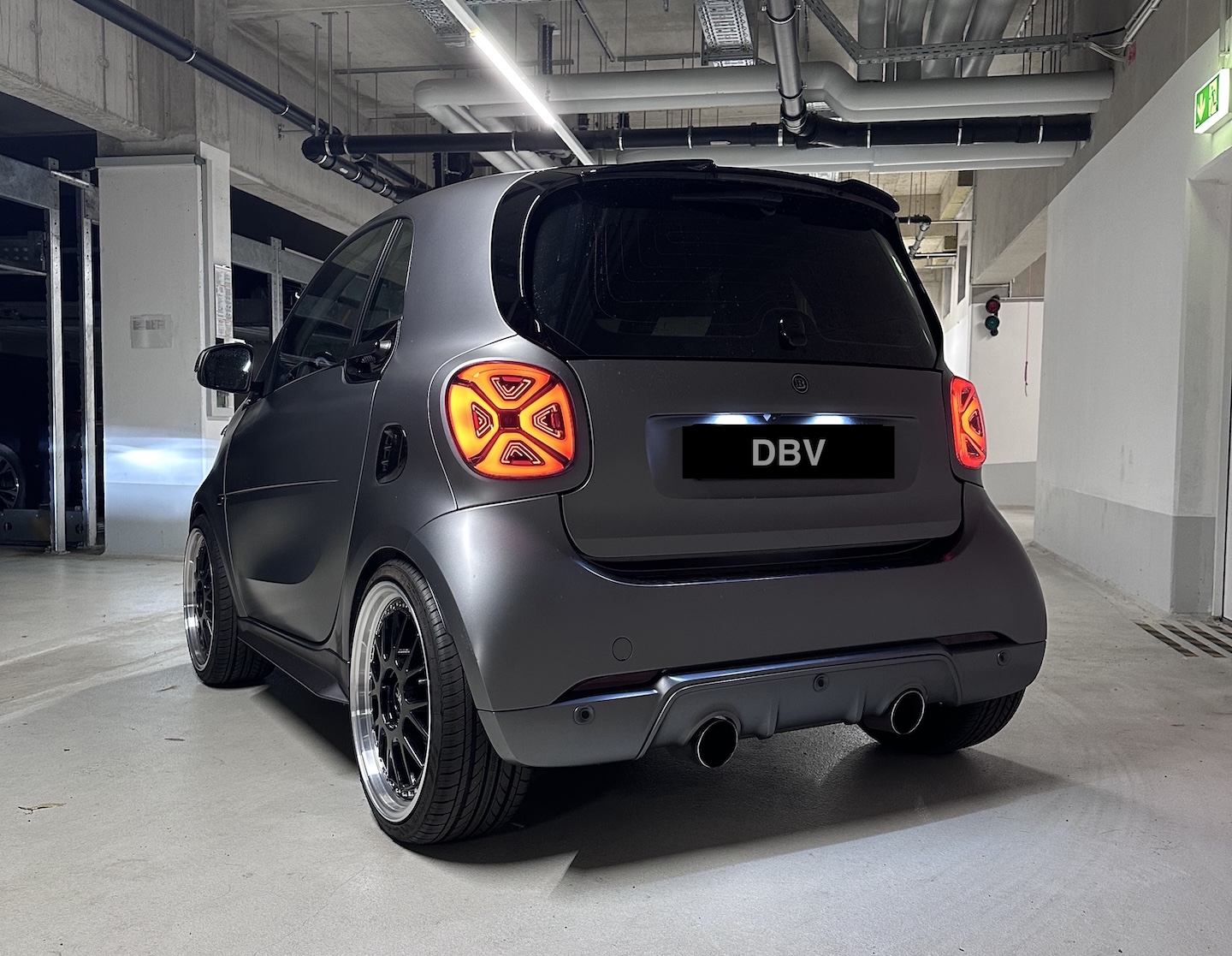 Titania Grau ForTwo mit CSR Aero, Bilstein Fahrwerk und 18 Zoll TEC Felgen