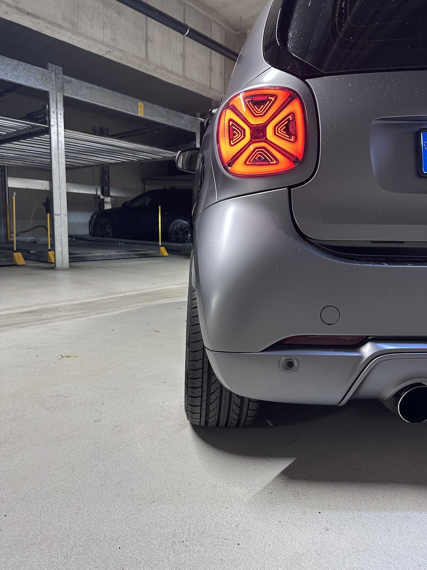Titania Grau ForTwo mit CSR Aero, Bilstein Fahrwerk und 18 Zoll TEC Felgen