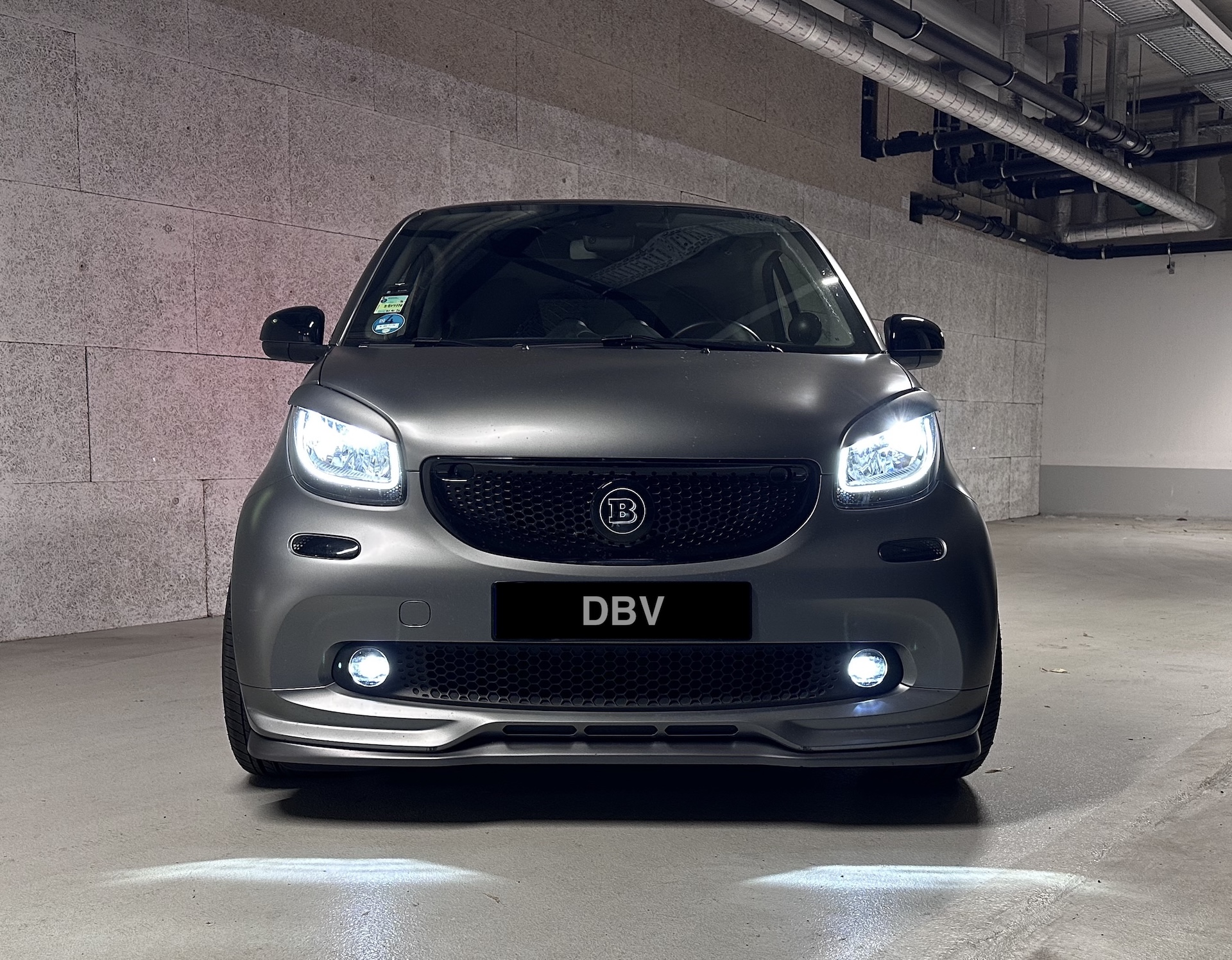 Titania Grau ForTwo mit CSR Aero, Bilstein Fahrwerk und 18 Zoll TEC Felgen